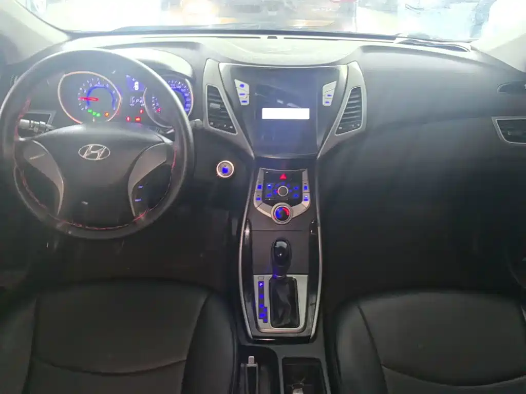Hyundai Elantra Langdong — миниатюра 10