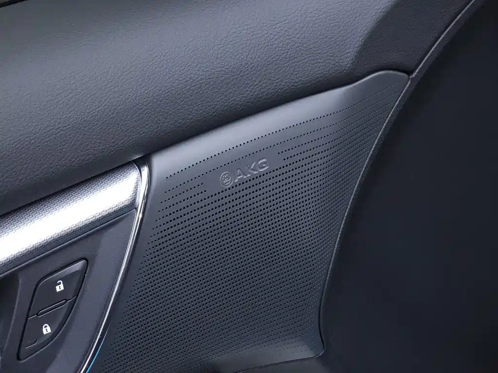 Cadillac CT5 — миниатюра 15