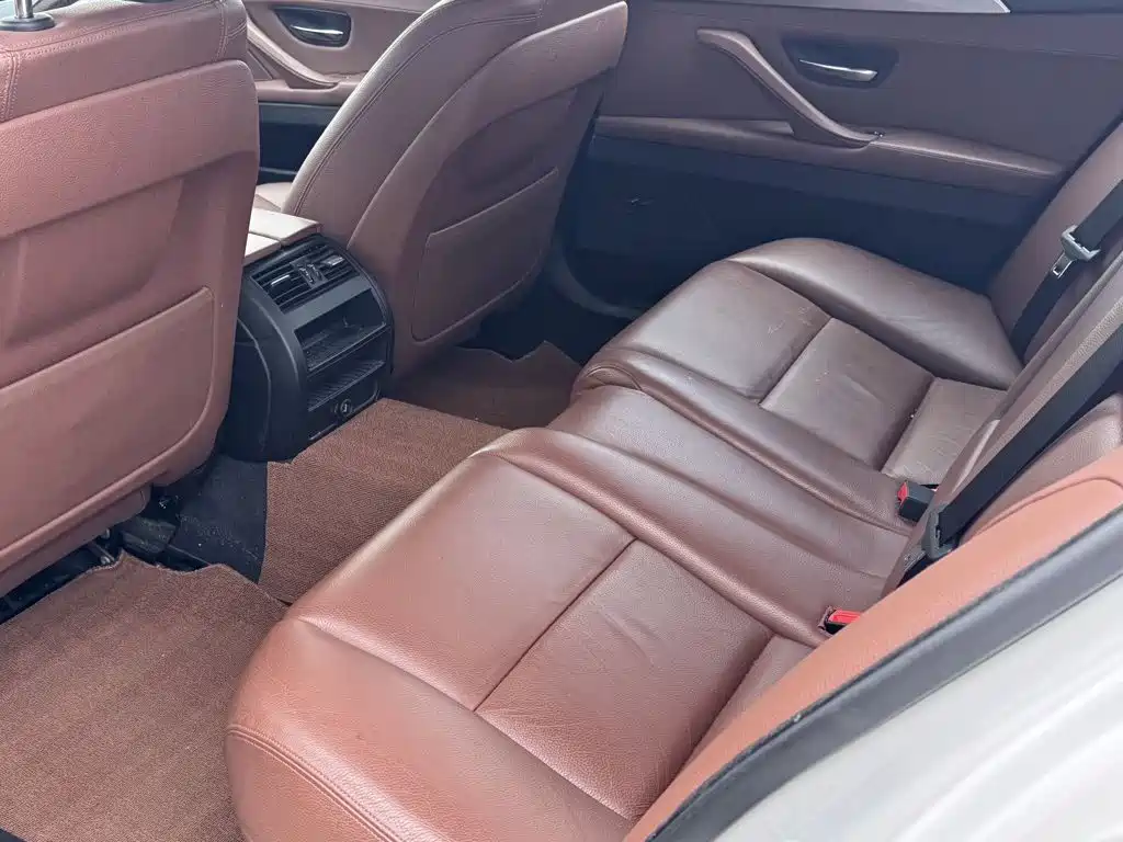 BMW 5 Series — миниатюра 10