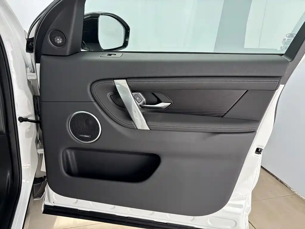 Land Rover Discovery Sport — миниатюра 28