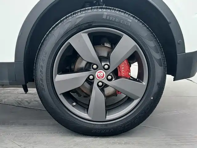 Jaguar E-PACE — миниатюра 6