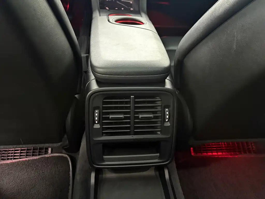 Porsche Taycan — миниатюра 11