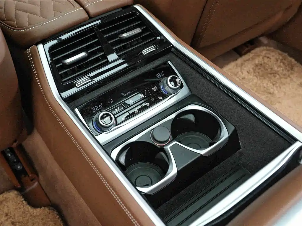 BMW 7 Series — миниатюра 18