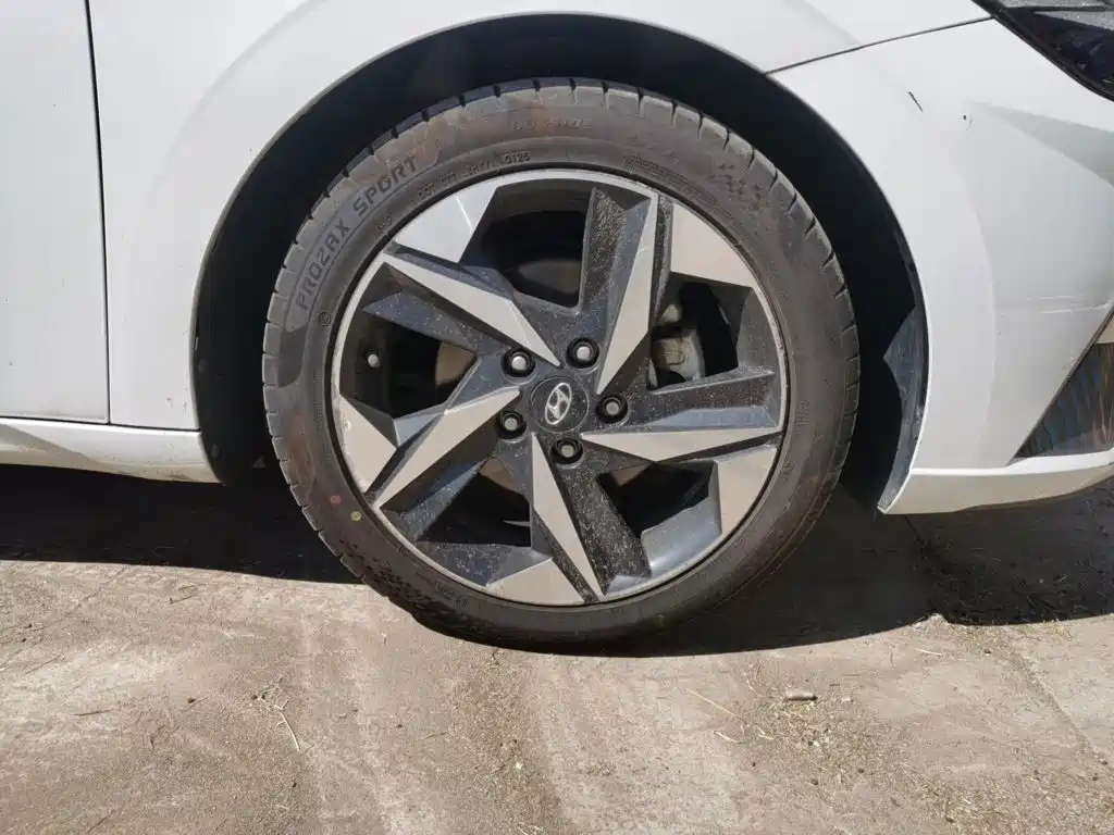 Hyundai Elantra — миниатюра 24