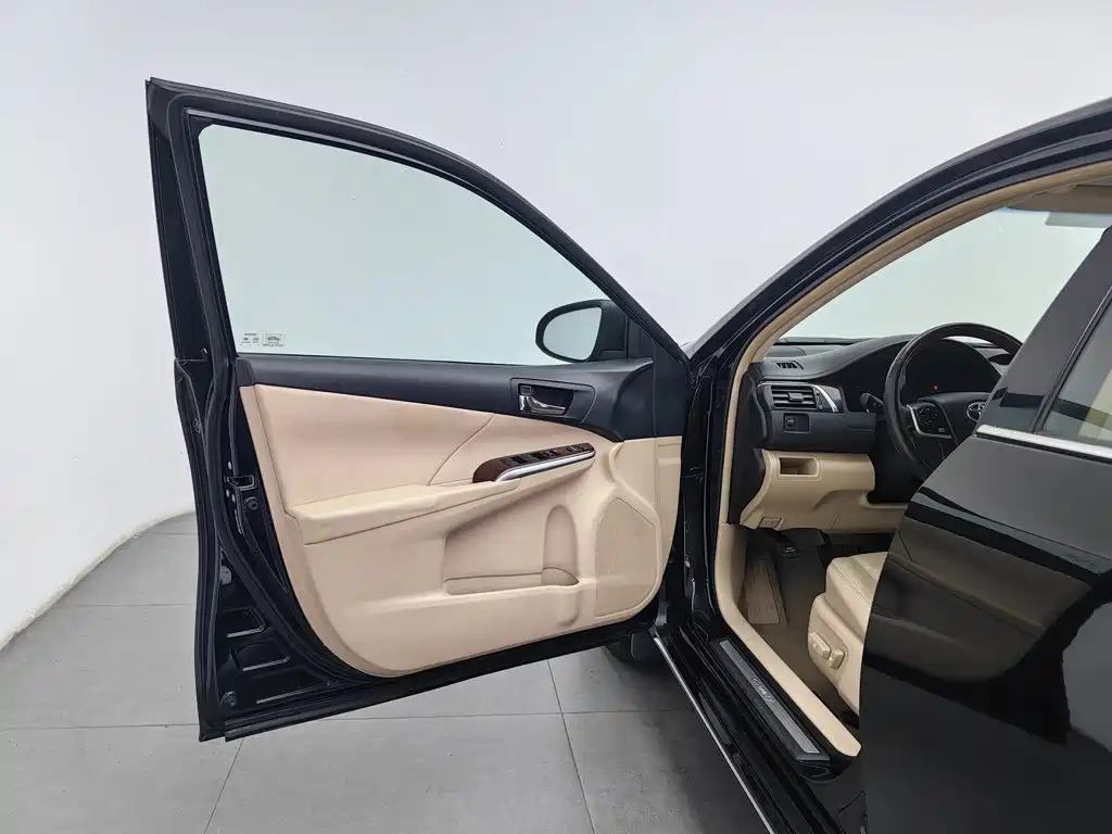 Toyota Camry — миниатюра 8