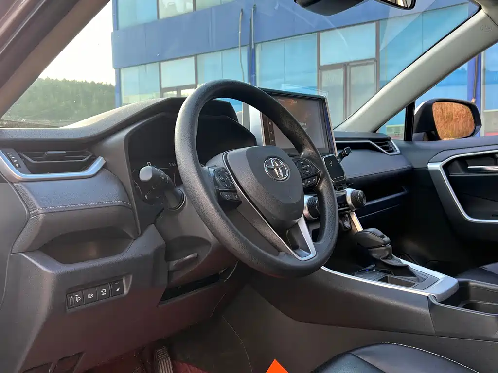 Toyota RAV4 — миниатюра 8