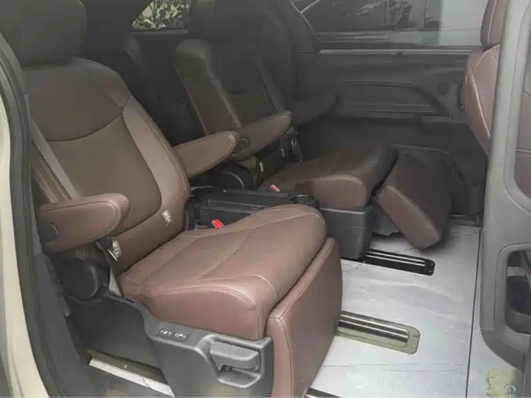 Toyota Granvia — миниатюра 6