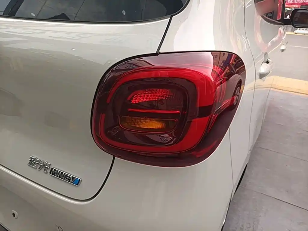 Wuling MINIEV — миниатюра 8
