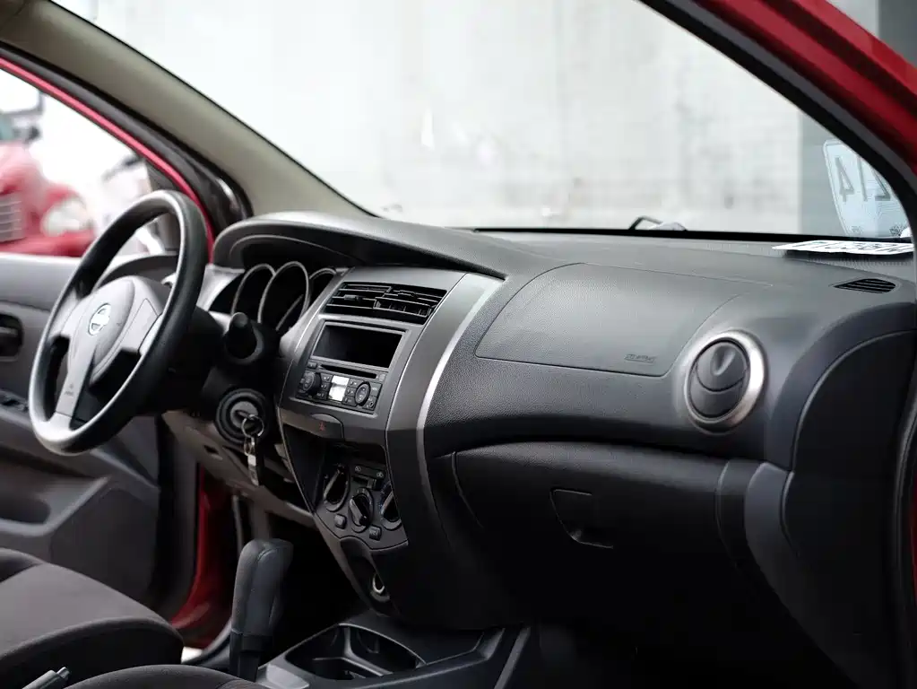 Nissan Livina — миниатюра 40
