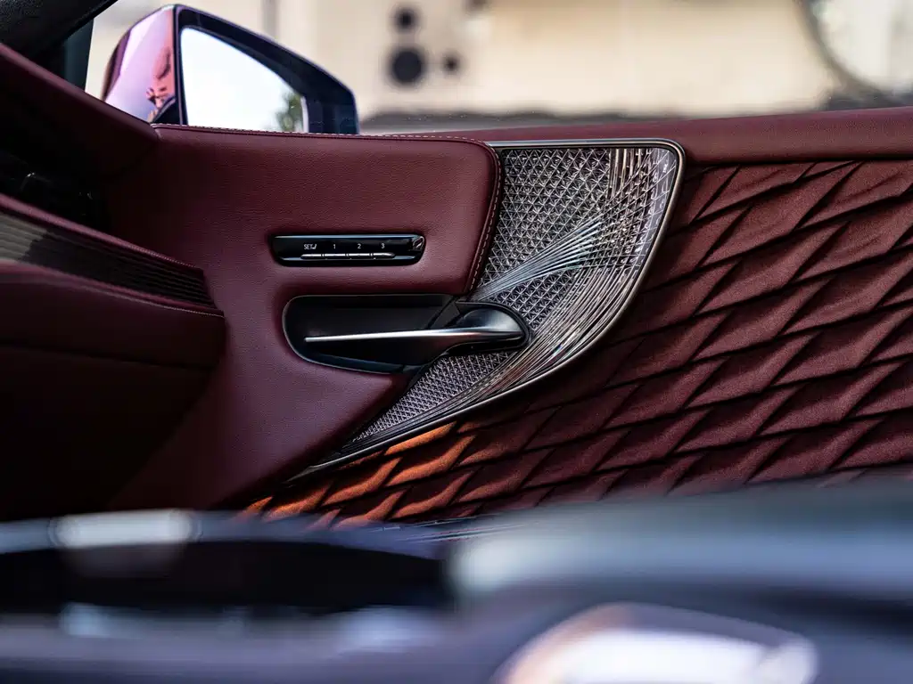 Lexus LS — миниатюра 9
