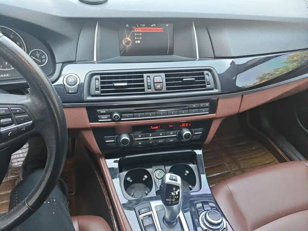 BMW 5 Series — миниатюра 6