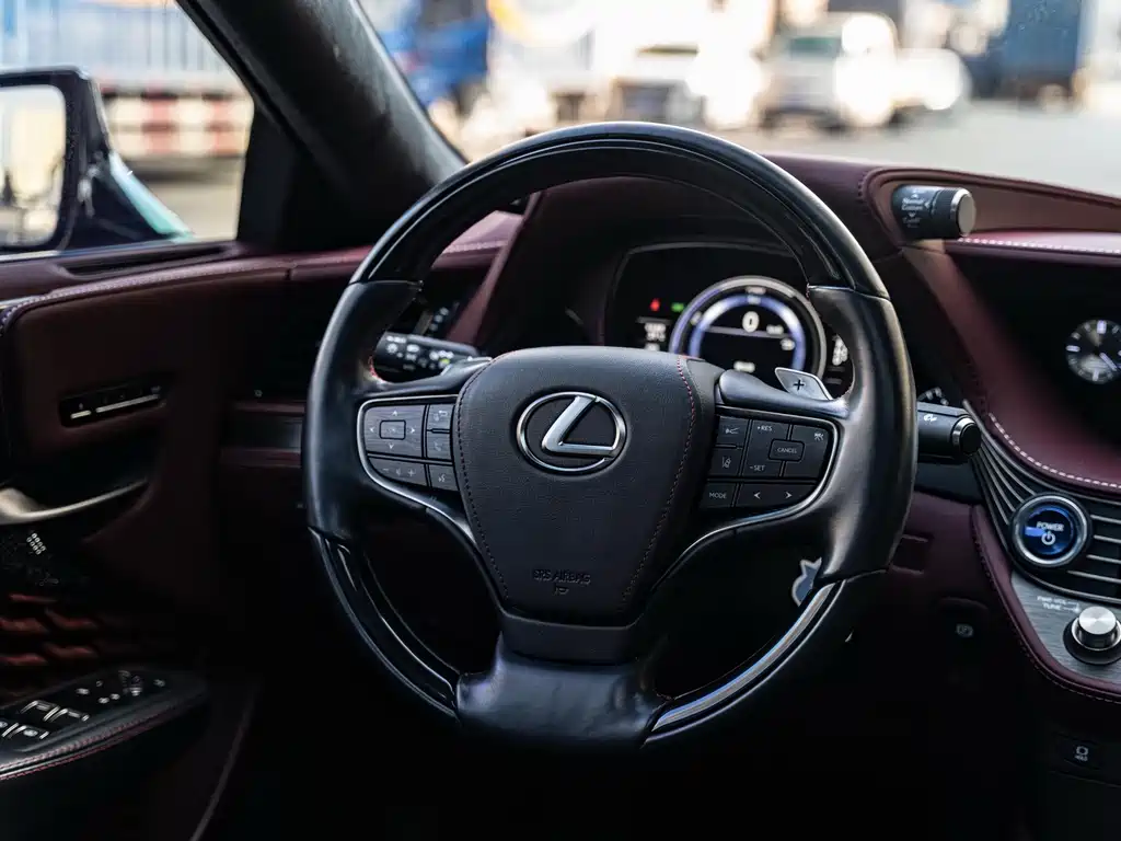 Lexus LS — миниатюра 15