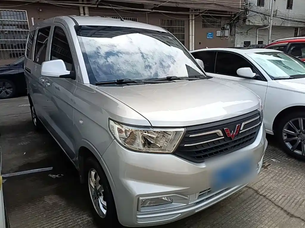 Wuling Hongguang V — миниатюра 4