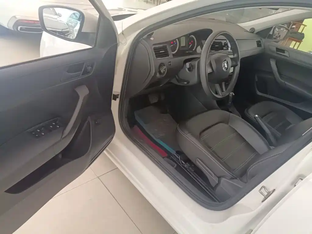 Skoda Rapid — миниатюра 16