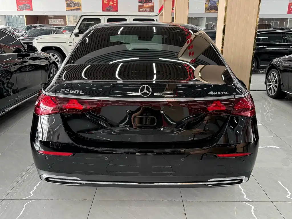 Mercedes-Benz E-Class — миниатюра 6