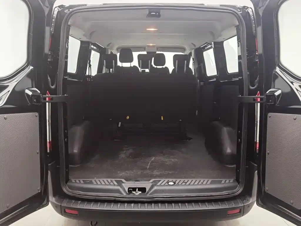 Ford Transit — миниатюра 16