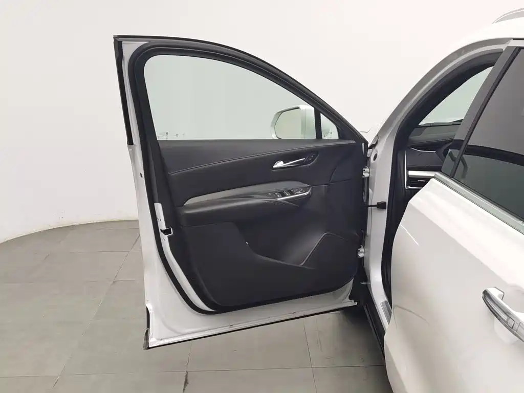 Cadillac XT4 — миниатюра 8