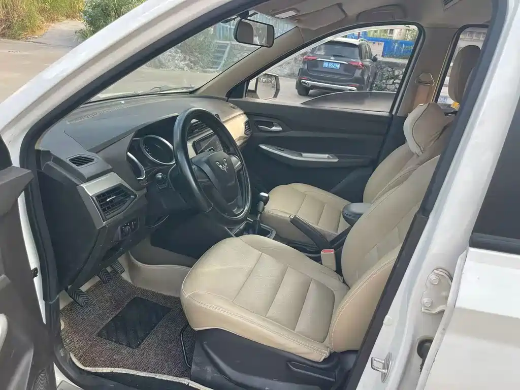 Wuling Hongguang — миниатюра 9