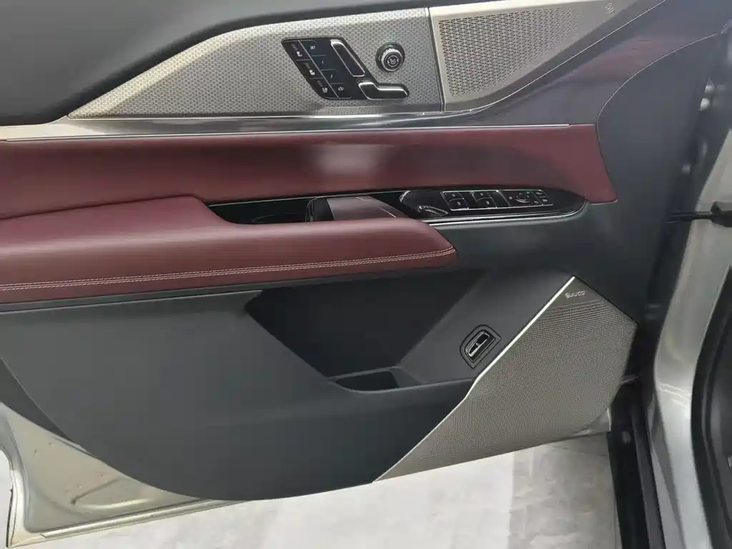 Cadillac XT5 — миниатюра 6