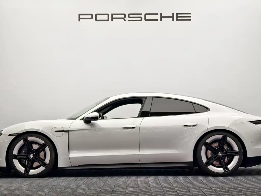 Porsche Taycan — миниатюра 4