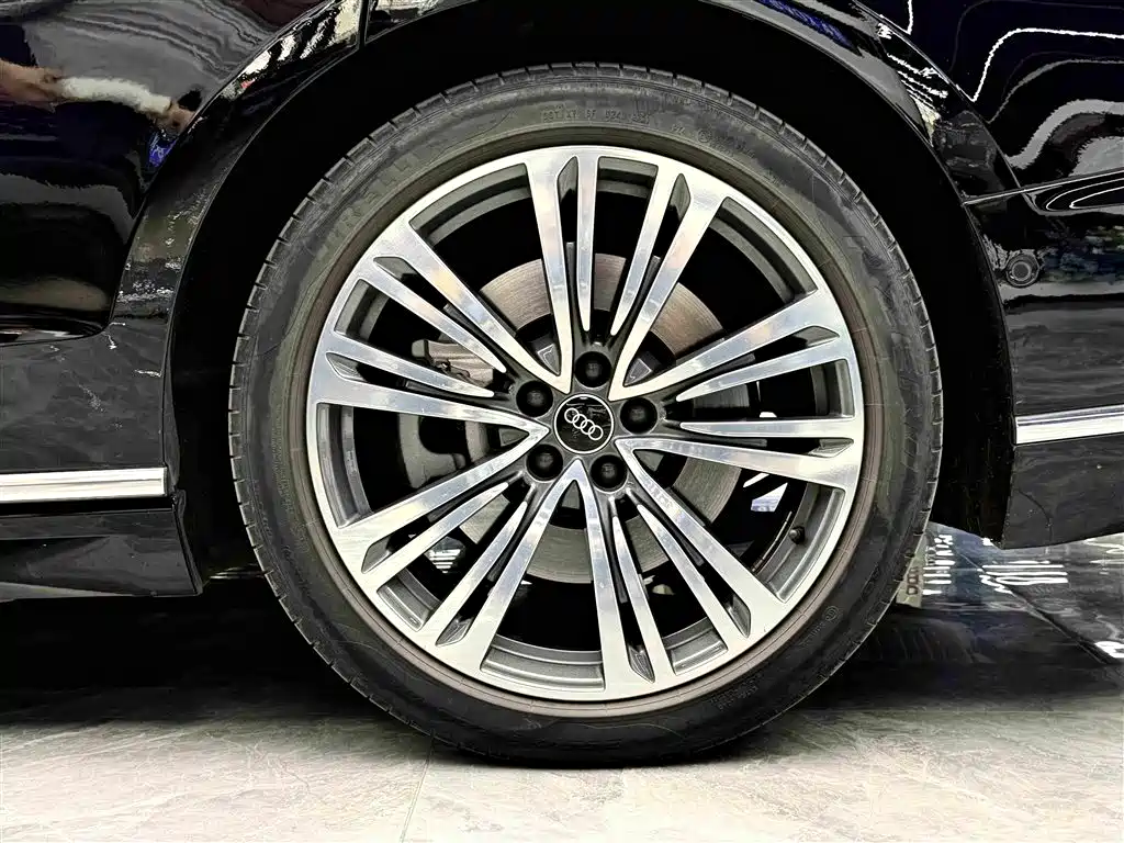 Audi A8 — миниатюра 5