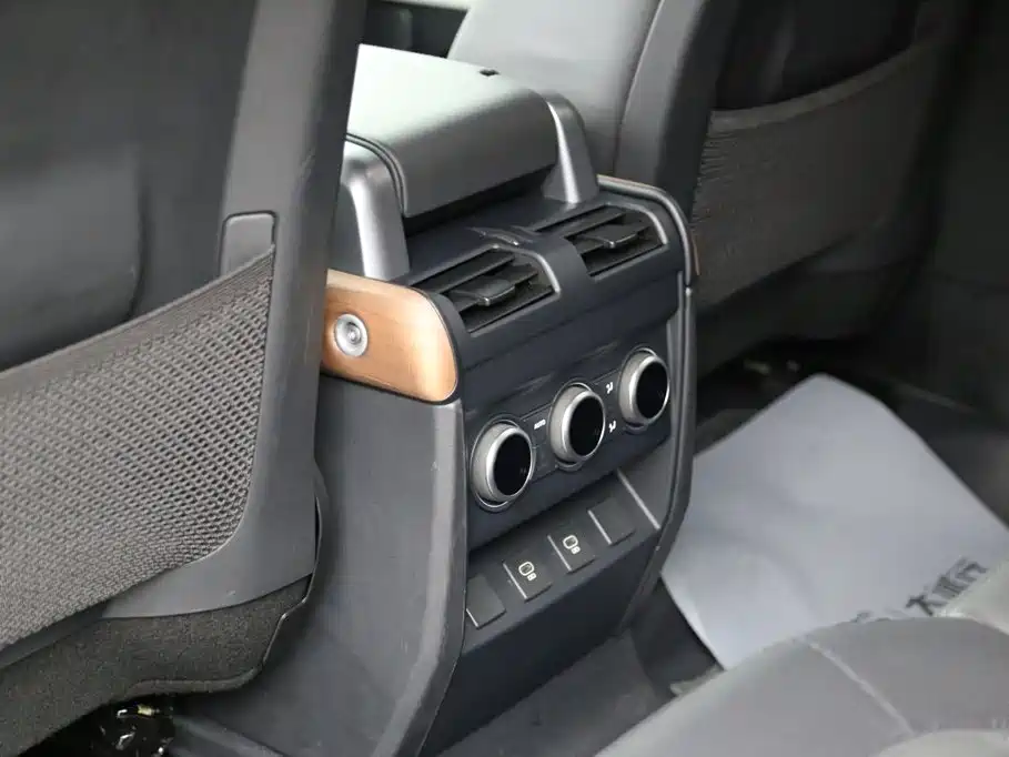 Land Rover Defender — миниатюра 20