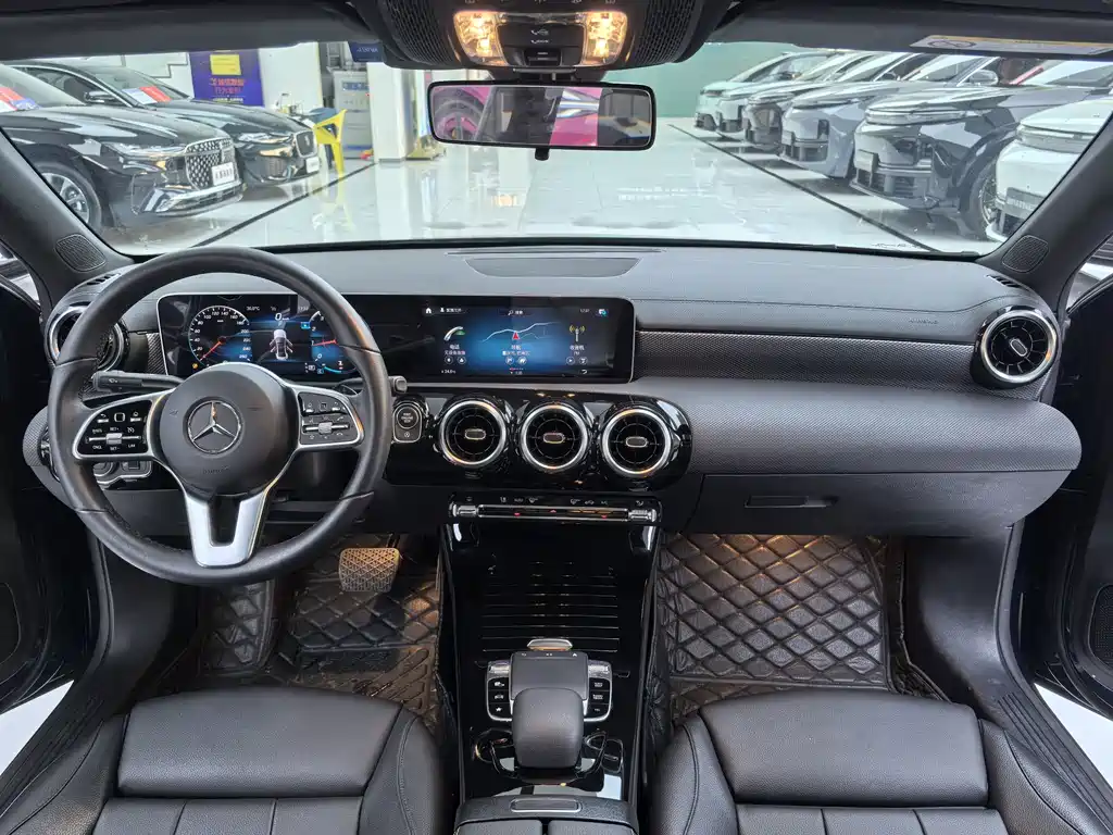 Mercedes-Benz A-Class — миниатюра 7