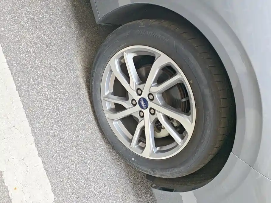 Ford Mondeo — миниатюра 6