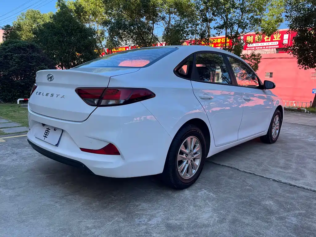Hyundai Elantra — миниатюра 5