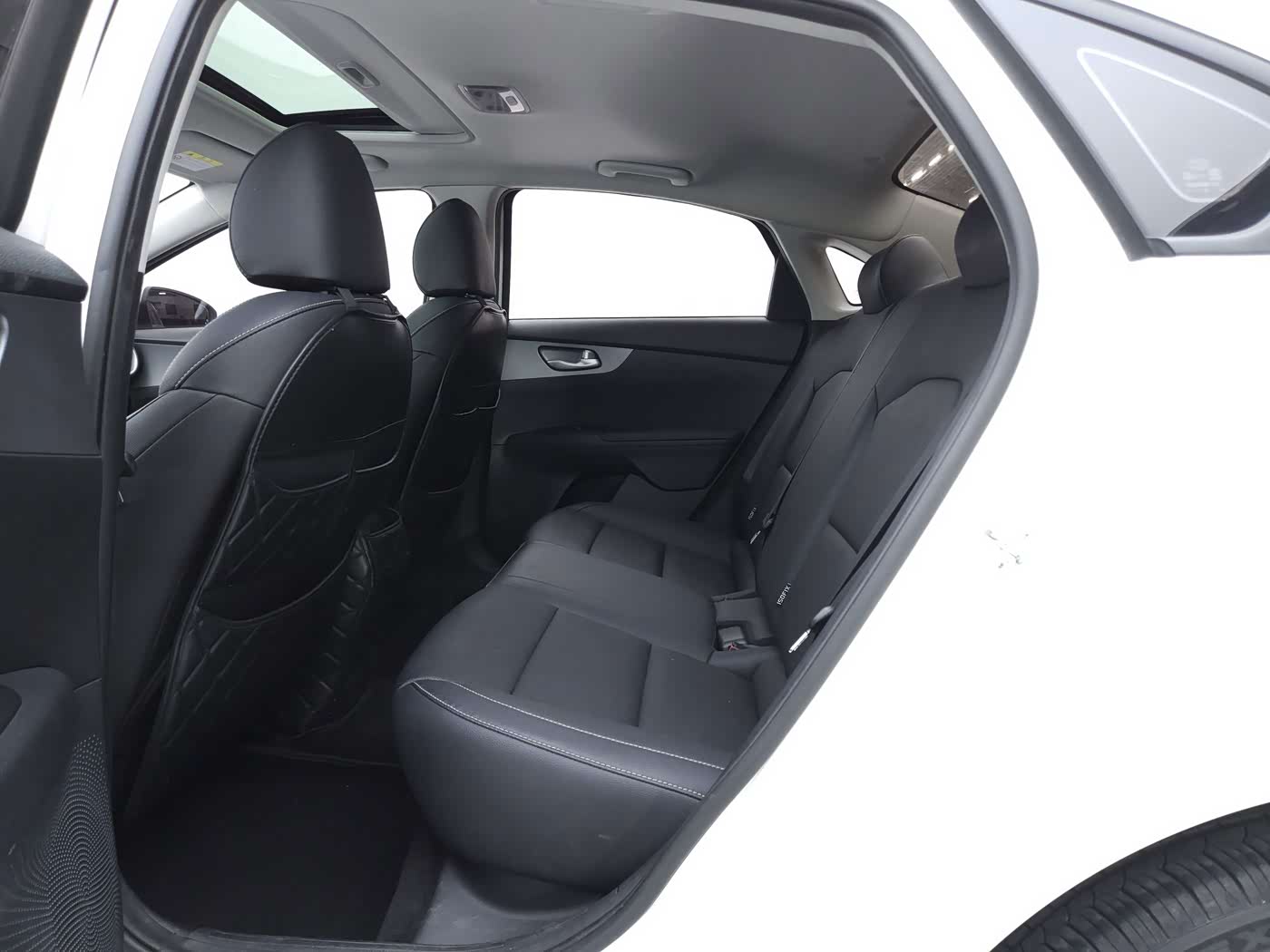 Kia K3 1.5 л 2022 г. Белый, пробег 20000 км