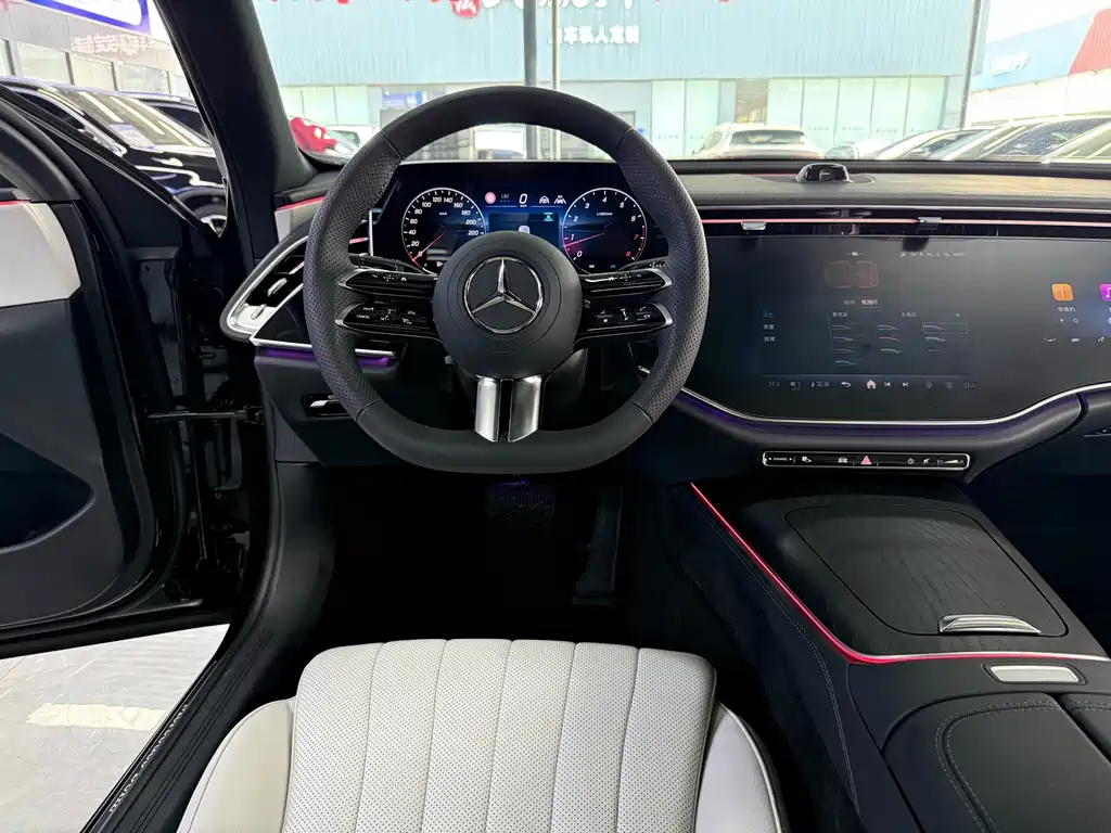 Mercedes-Benz E-Class — миниатюра 7