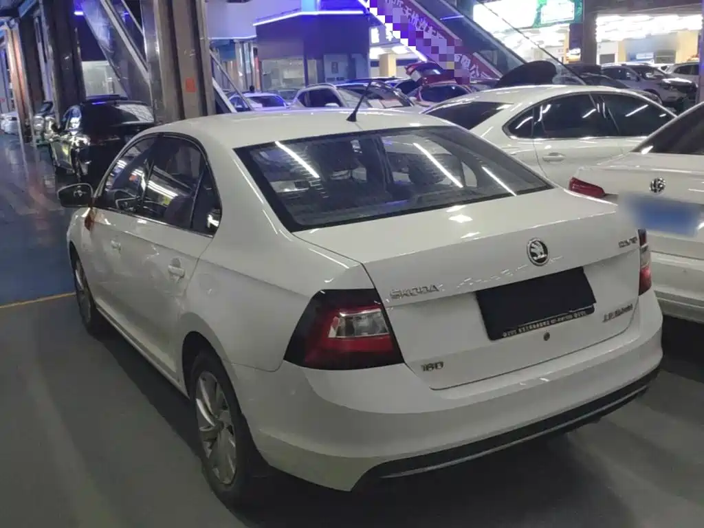 Skoda Rapid — миниатюра 5