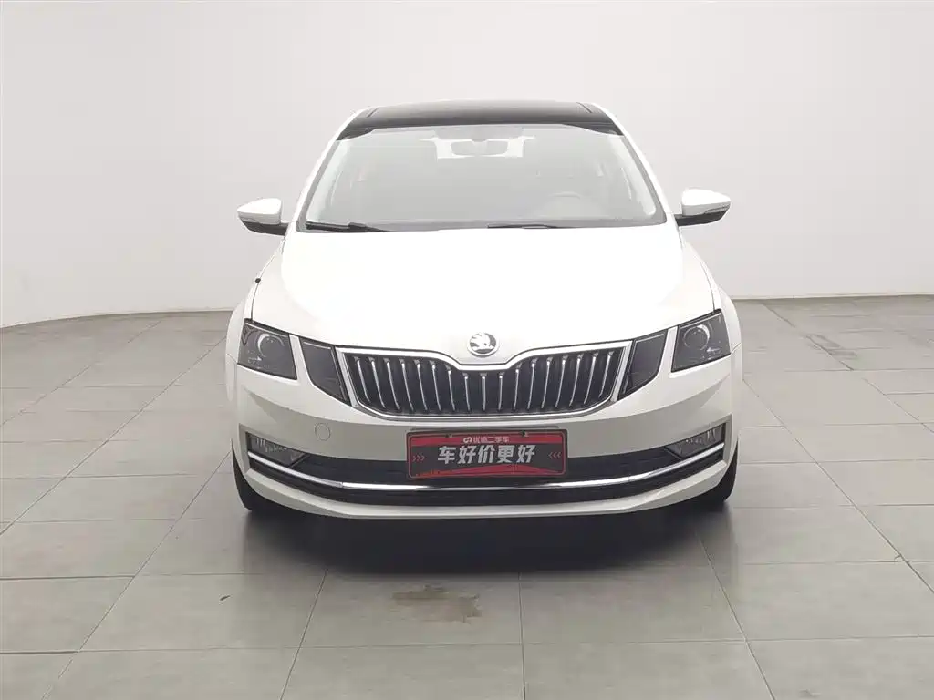 Skoda Octavia 2020 1.5L AT Luxury