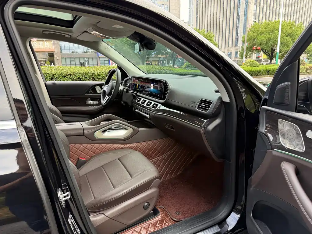 Mercedes-Benz GLS — миниатюра 10
