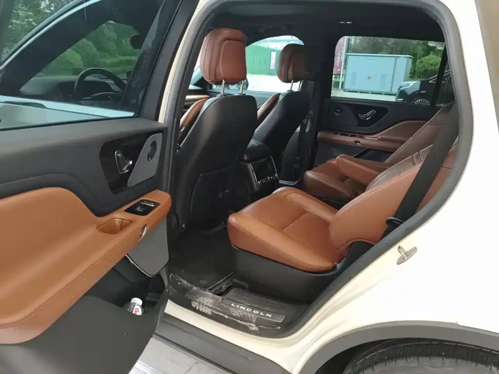 Lincoln Aviator — миниатюра 13