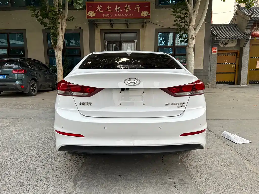 Hyundai Elantra — миниатюра 6