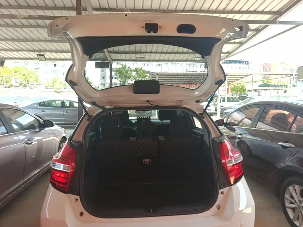 Toyota Yaris L — миниатюра 19