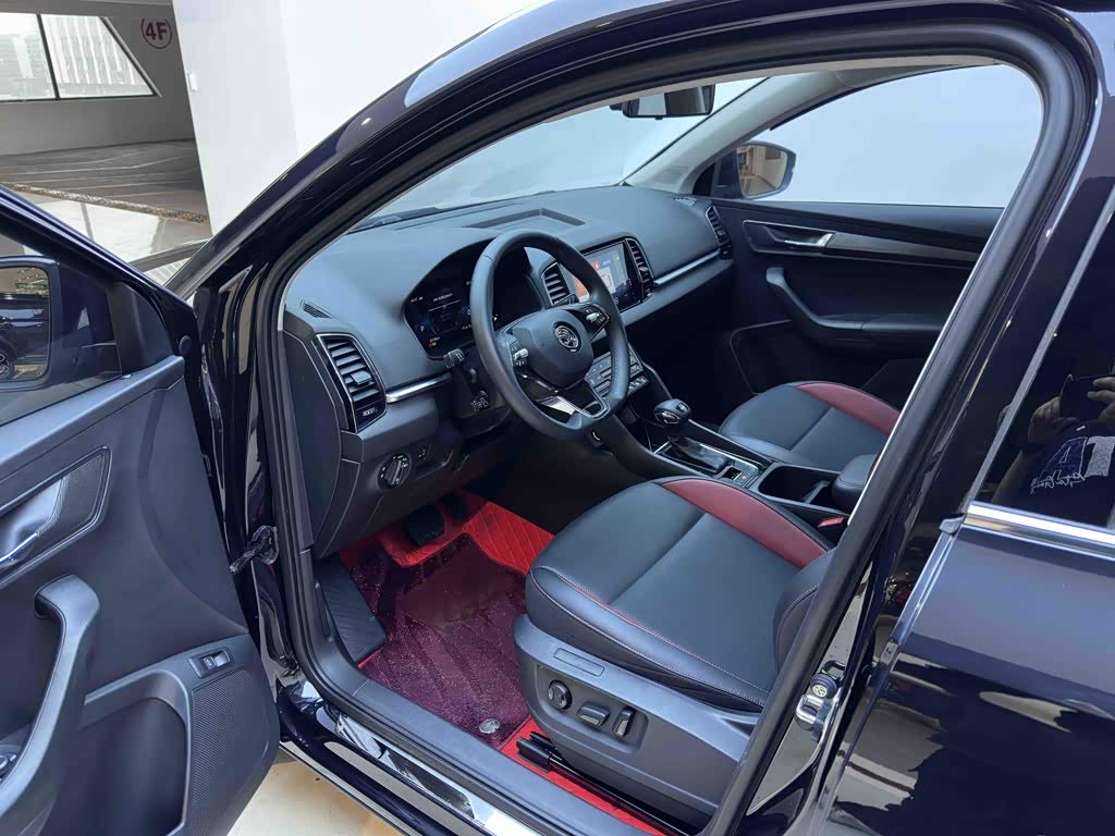Skoda Karoq 1.4 л 2024 г. Чёрный, пробег 25000 км