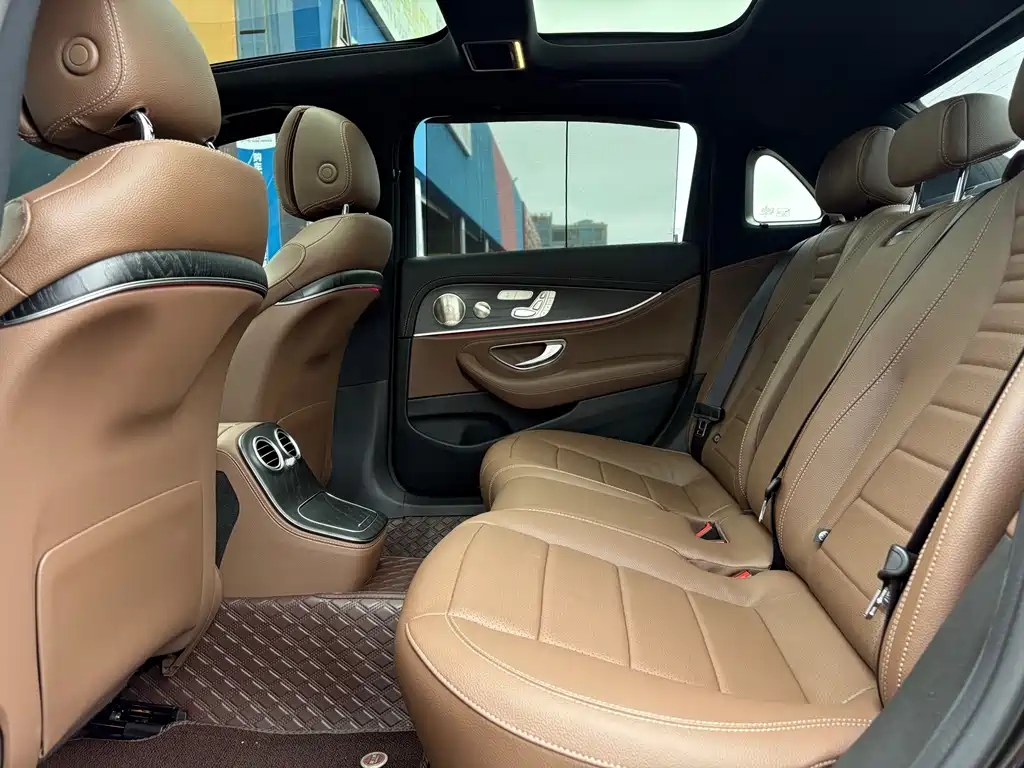 Mercedes-Benz E-Class — миниатюра 11