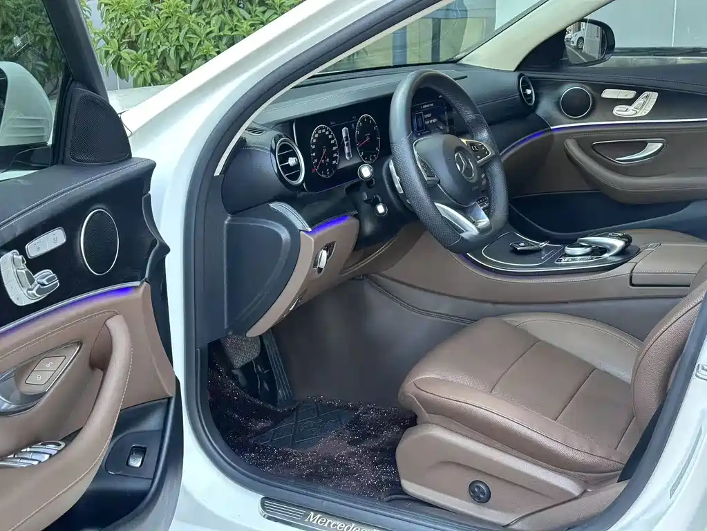 Mercedes-Benz E-Class — миниатюра 8