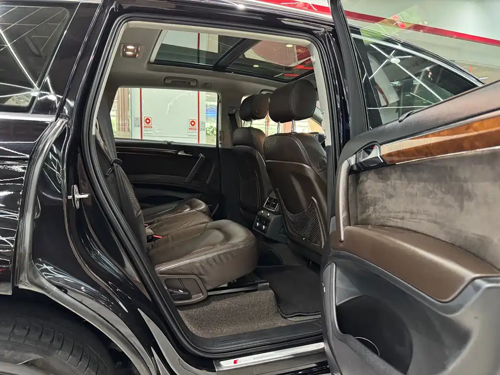 Audi Q7 — миниатюра 10