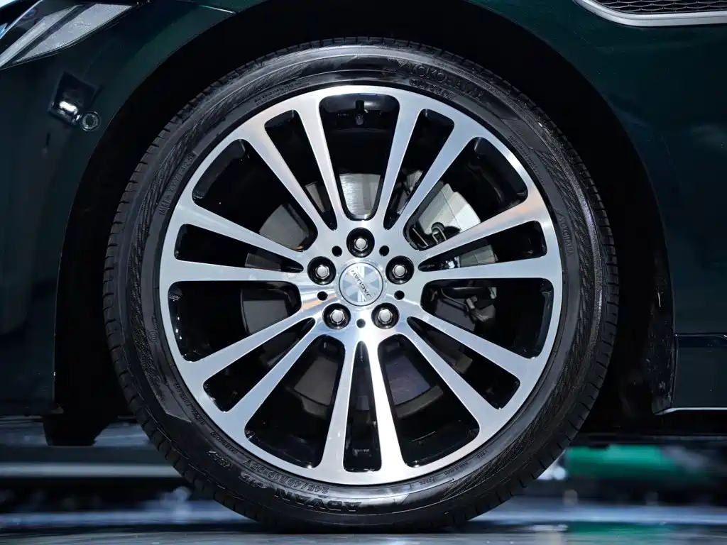 Jaguar XFL — миниатюра 23