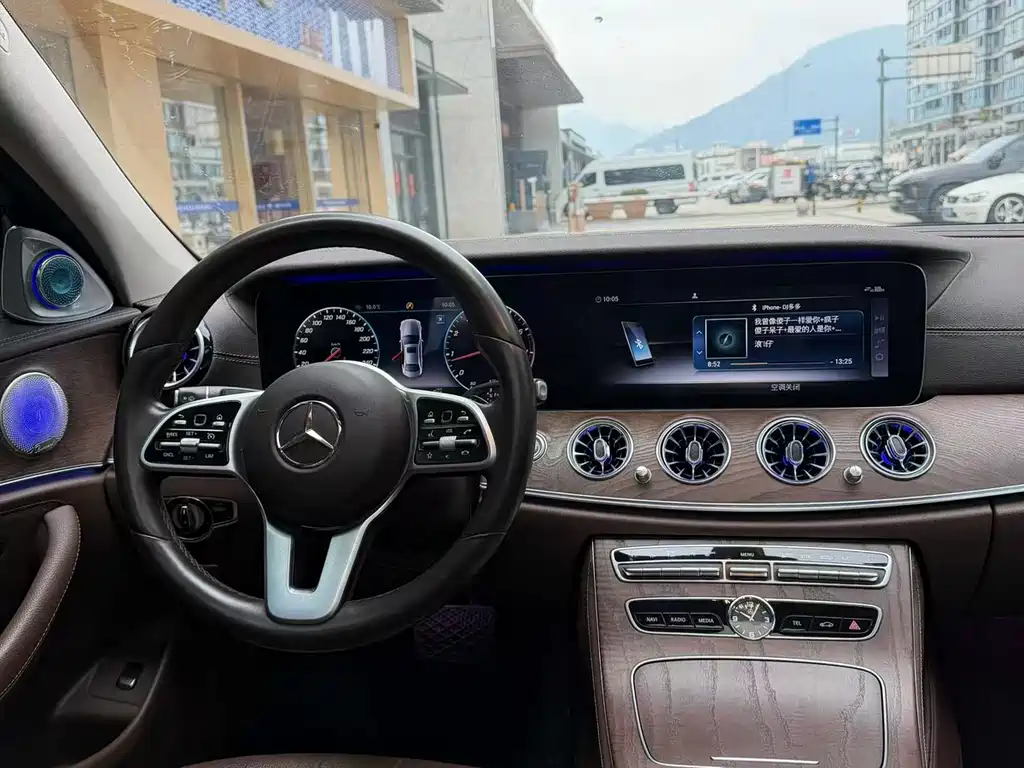 MERCEDES-BENZ E CLASS