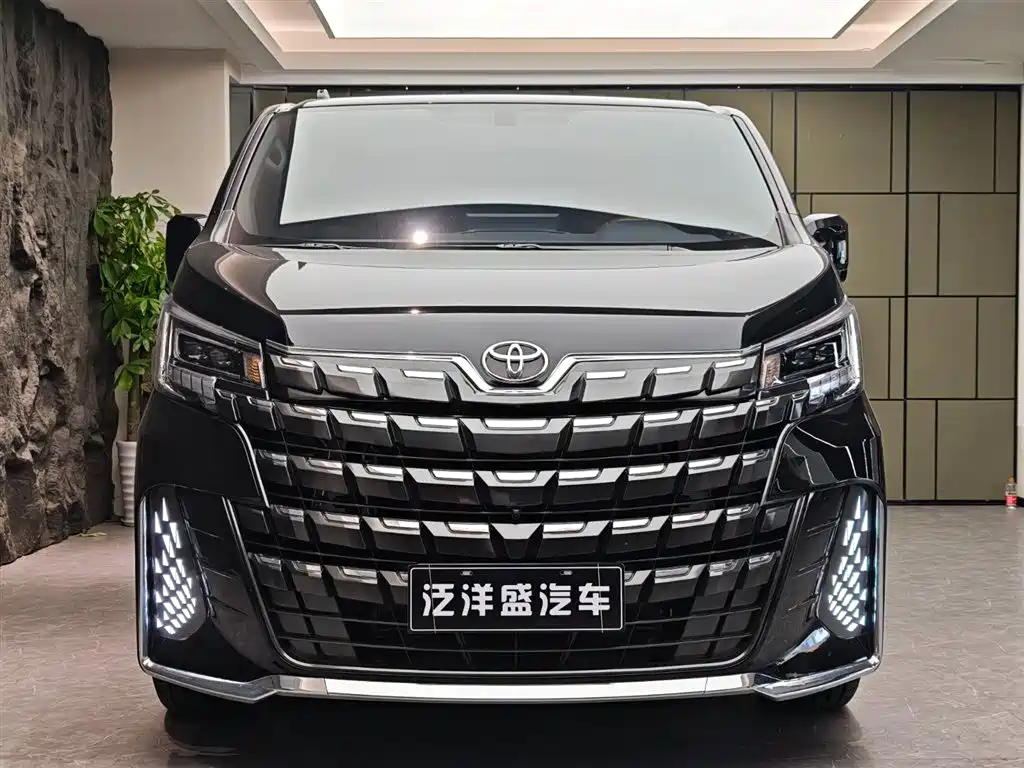 Toyota HiAce 2025 3.5L AT