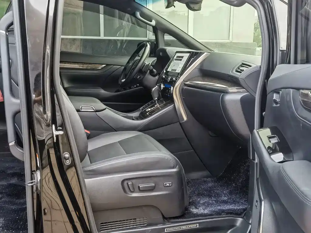Toyota Vellfire — миниатюра 10