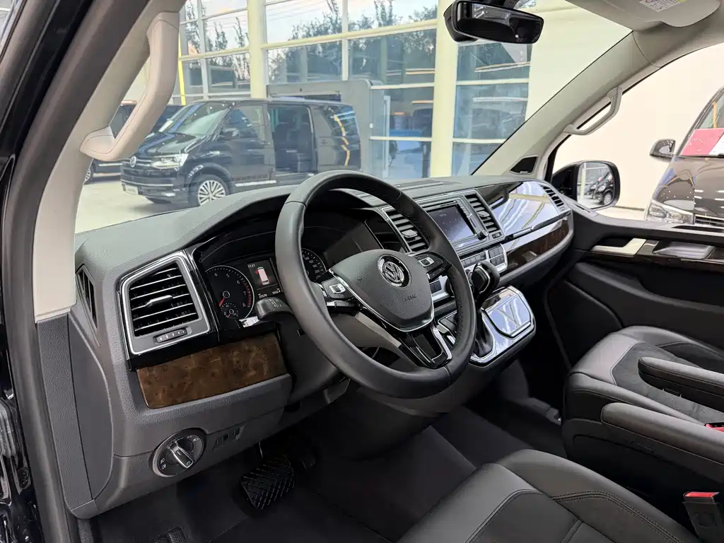 Volkswagen Multivan — миниатюра 8