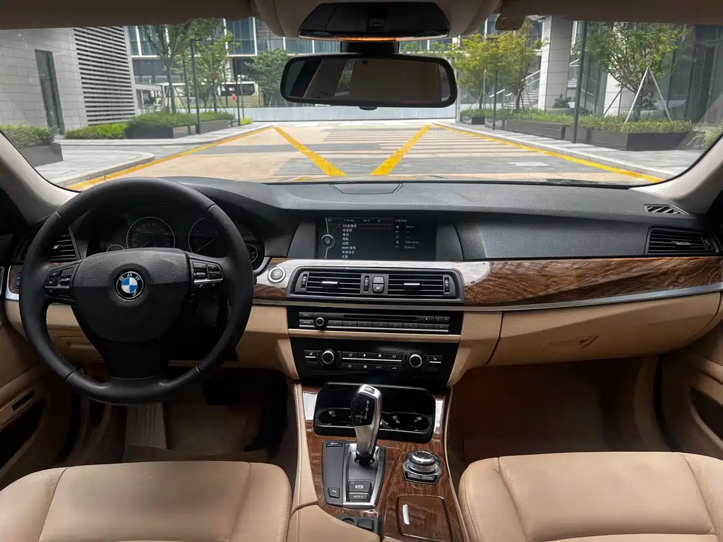 BMW 5 Series — миниатюра 18