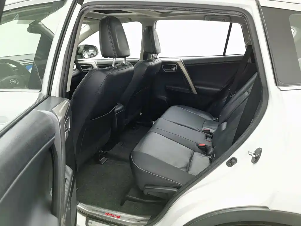 Toyota RAV4 — миниатюра 15