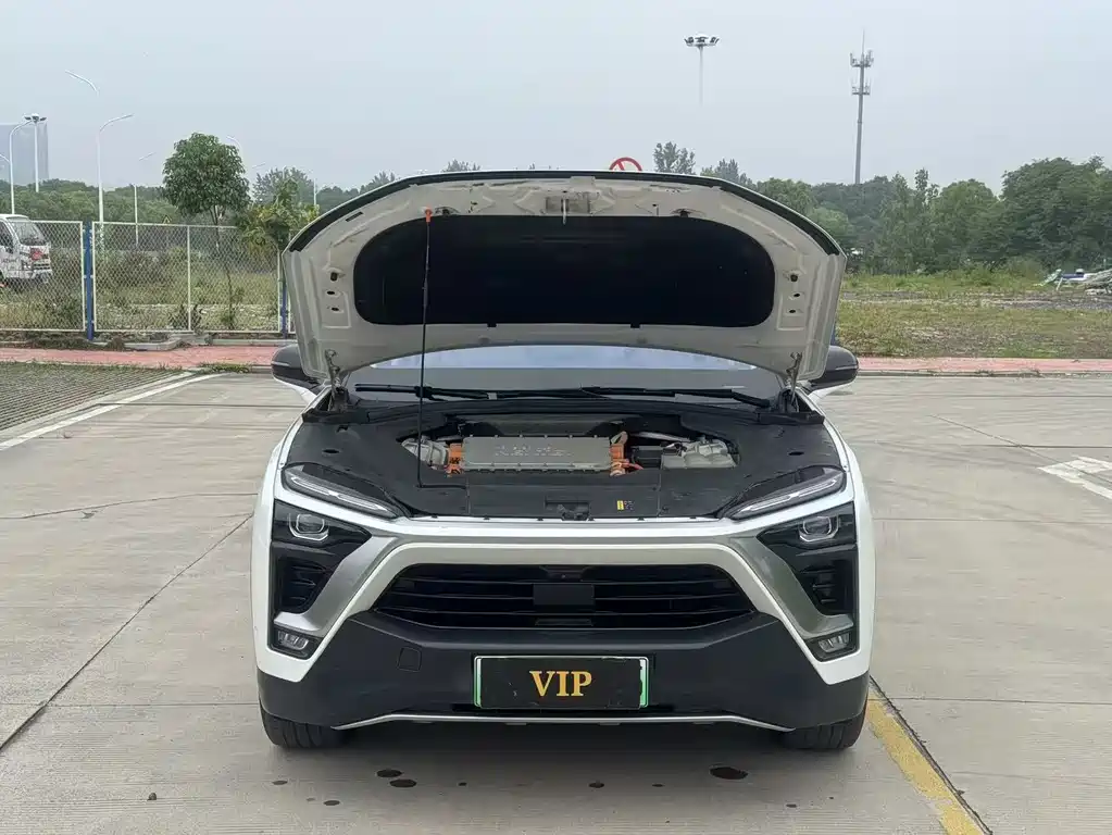 NIO ES8 2018 355KM мест