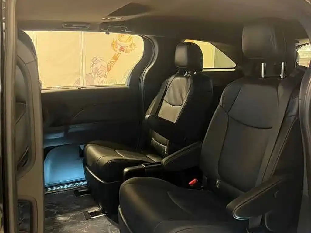 Toyota Sienna — миниатюра 6